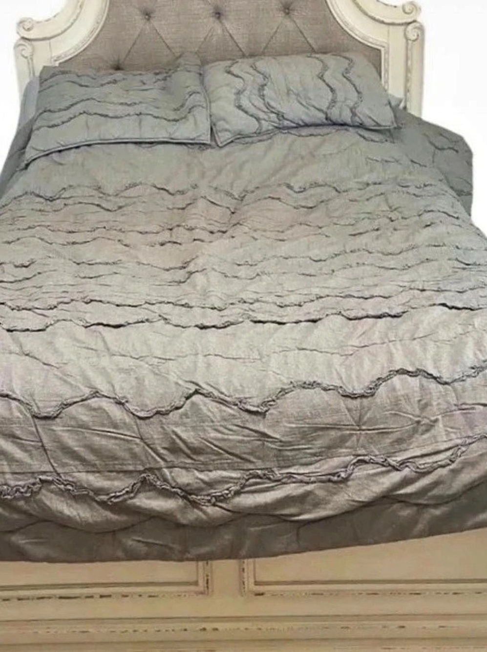 Pottery Barn Teen Emily & Meritt Gray Ruffle Full/Queen Comforter Set